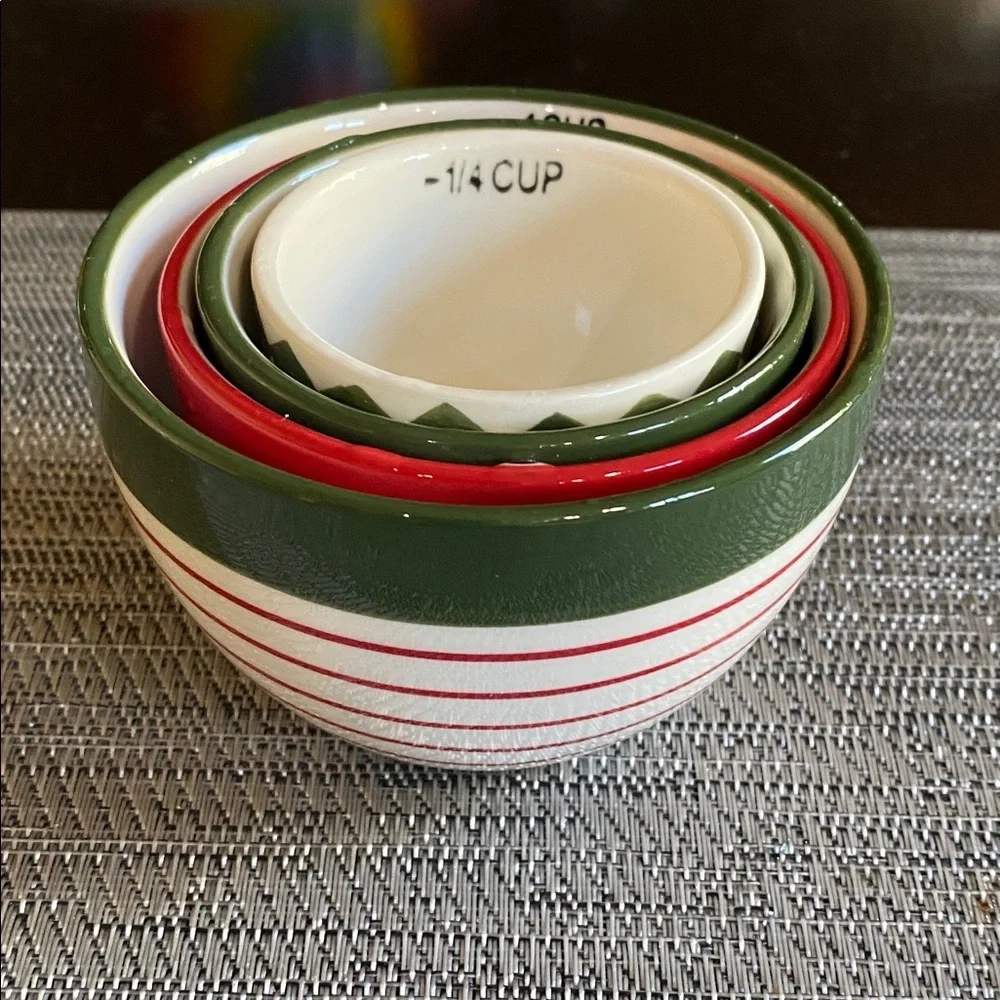 Holiday Time Red and Green Ceramic Stackable Measuring  Bowl Set.